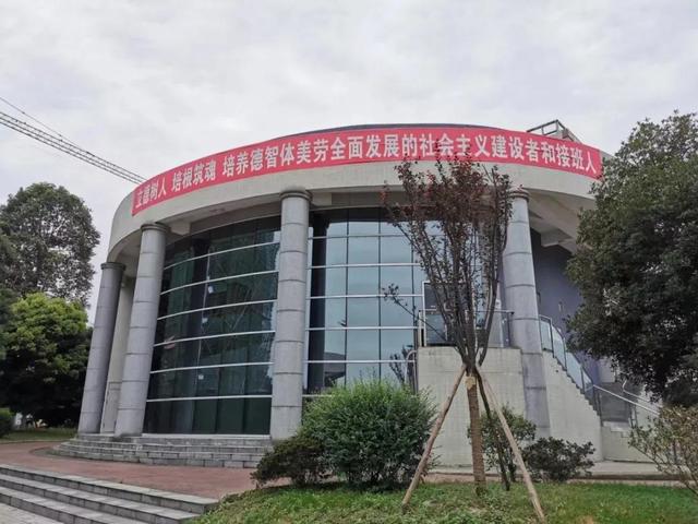 四川工商技术学校收费(四川工商学校成都校区)