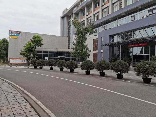 四川工商技术学校收费(四川工商学校成都校区)