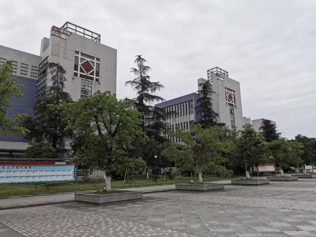 四川工商技术学校收费(四川工商学校成都校区)