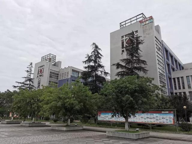 四川工商技术学校收费(四川工商学校成都校区)