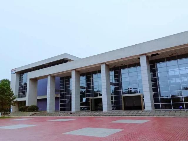 四川工商技术学校收费(四川工商学校成都校区)