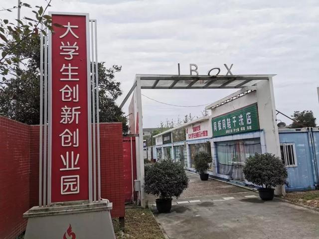 四川工商技术学校收费(四川工商学校成都校区)