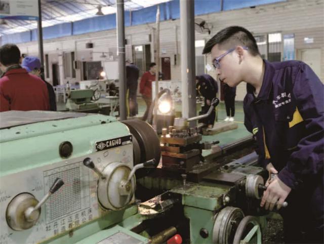 成都汽车职业技术学校学费(成都汽车职业技术学校官网)