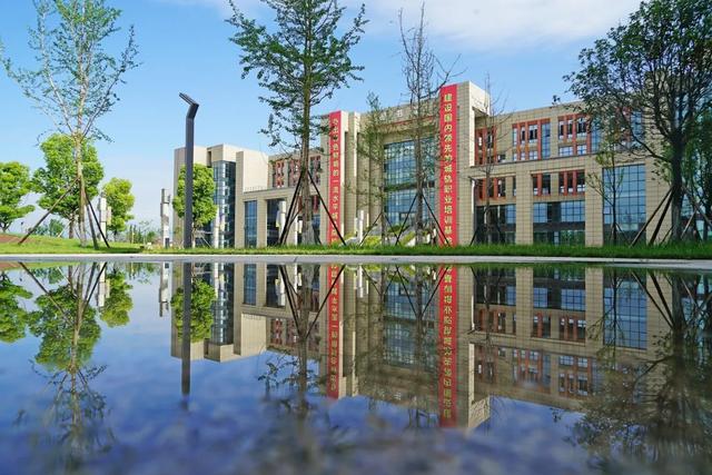 德阳城市轨道学校(德阳城市轨道职业技术学校)