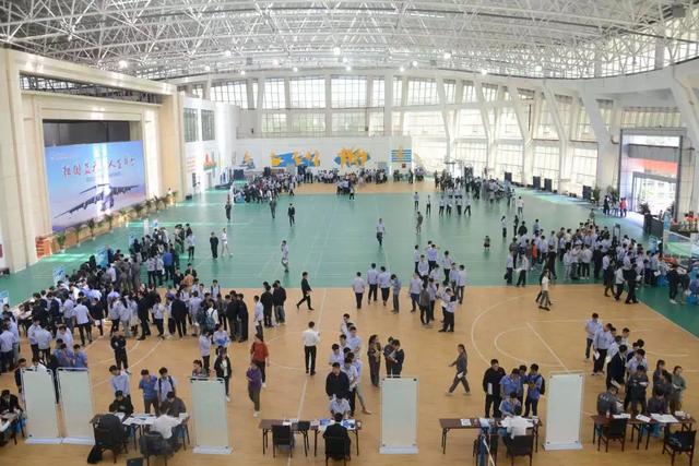 成都空乘职业技术学校(成都航空职业技术学校空乘分数)