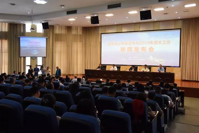 成都航空学校学费(成都航空职业学校学费多少)