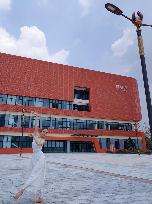 成都市电子信息学校怎么样(成都市电子信息技术学校)