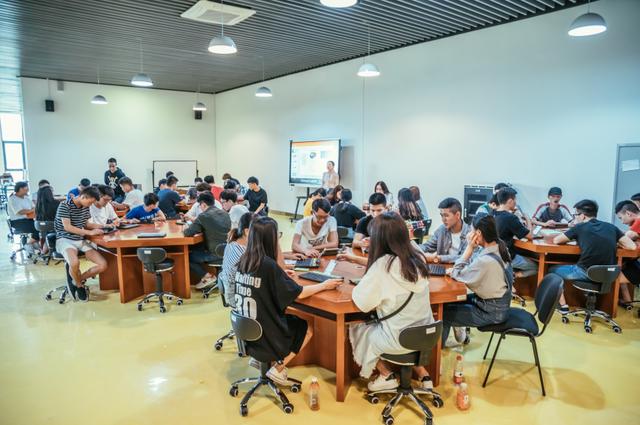 成都电子商务学校有哪些(电子商务专插本有哪些学校)