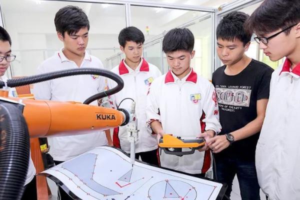 初中毕业读什么学校最好(初中毕业读中医什么学校)