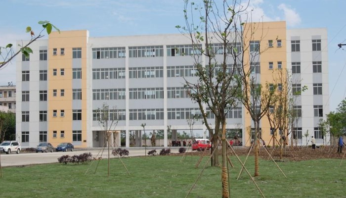 四川高铁学校学费(四川高铁学校招生)