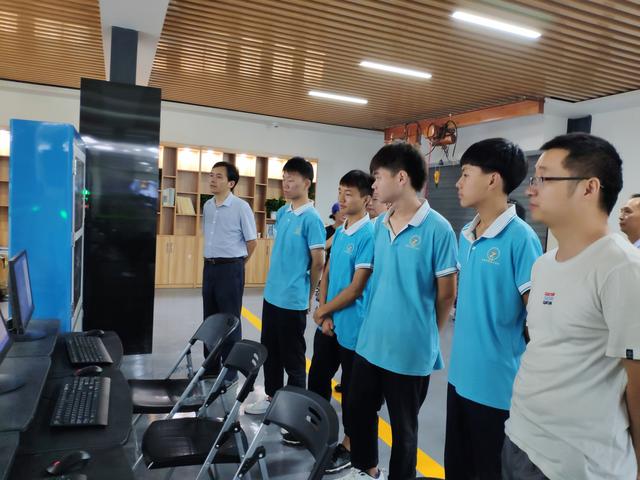 成都电子信息技术学校(成都电子信息技术学校是中专还是大专)