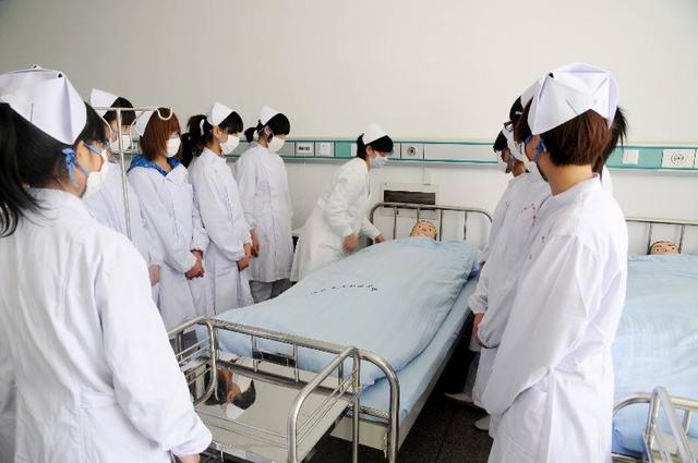 成都华大医药卫生学校地址(成都华大医药卫生学校好不好)