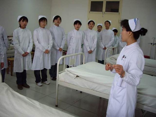 初中生毕业后上什么学校(初中生毕业后学什么技术好)