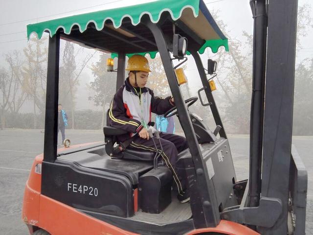 成都市工程职业技术学校学费多少钱(成都市工程职业技术学校电话)