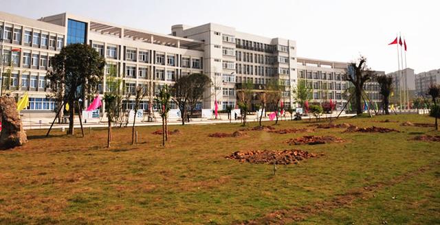 南充汽修学校怎么样(贵阳万通汽修学校怎么样)