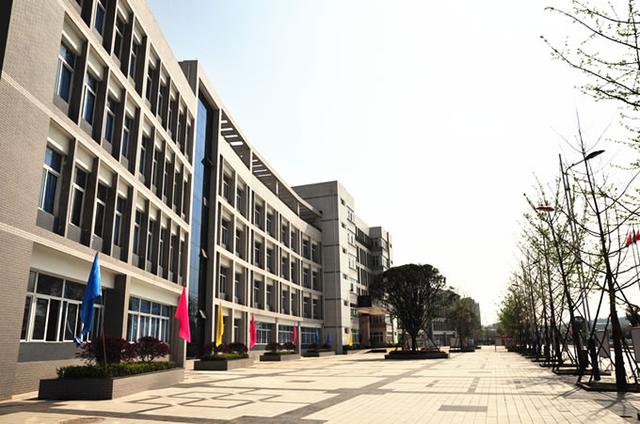 南充汽修学校怎么样(贵阳万通汽修学校怎么样)