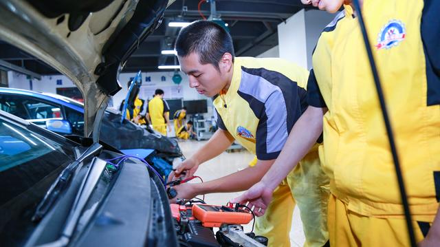 初中生上技校学什么好(初中生男孩上技校学什么好)