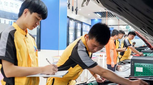 初中生上技校学什么好(初中生男孩上技校学什么好)
