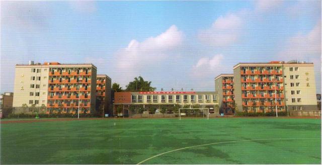 自贡职高学校(自贡旅游职高学校图片)