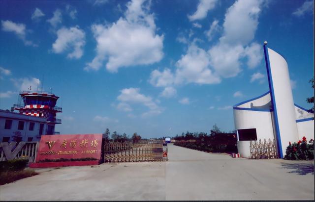 四川读航空学校好就业吗(四川空军青少年航空学校)