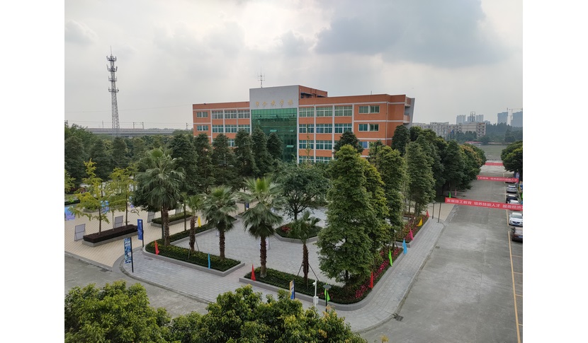 成都航空专业的学校学校费用是多少的简单介绍