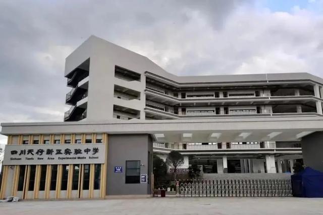 成都周围的职业学校(成都航空旅游职业学校)