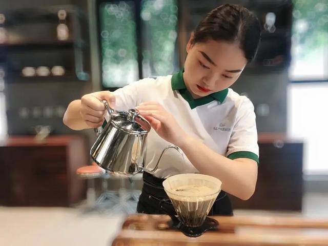 成都金融专业技术学校(金融专业考研学校排名)