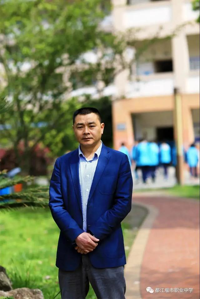 都江堰职业中学学费(都江堰职业中学宿舍)