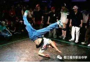 都江堰职业中学学费(都江堰职业中学宿舍)