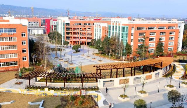 四川幼儿师范学校怎么样(四川幼儿师范学校高等专科学校智慧)