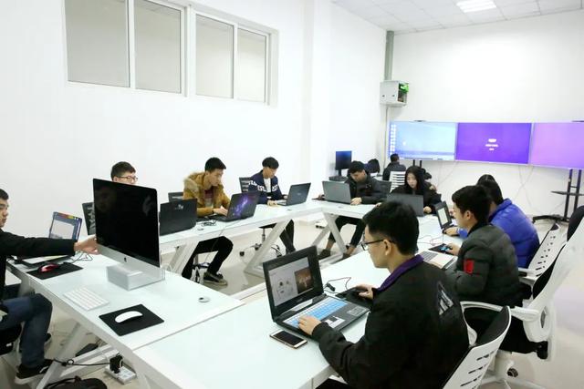 成都艺术职业学院学费(成都艺术职业学院邓一)