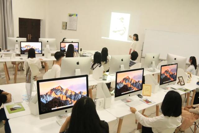 成都艺术职业学院学费(成都艺术职业学院邓一)