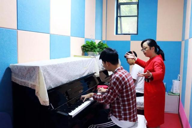 成都艺术职业学院学费(成都艺术职业学院邓一)