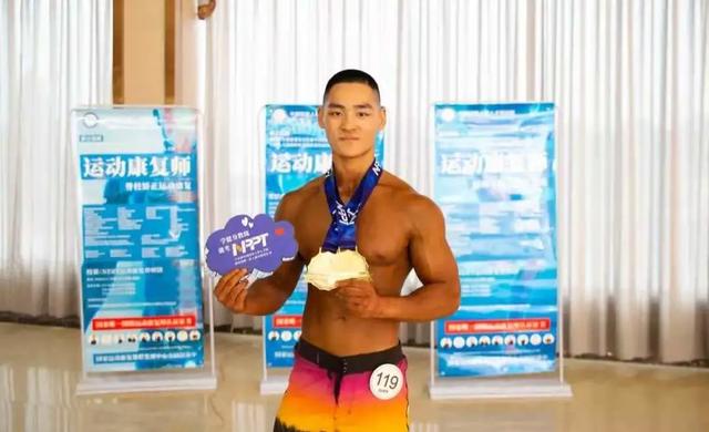 成都艺术职业学院学费(成都艺术职业学院邓一)