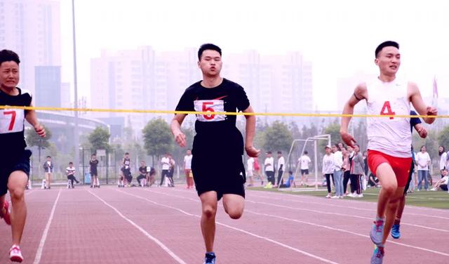 成都艺术职业学院学费(成都艺术职业学院邓一)