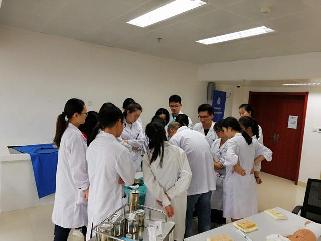 成都大专卫校有哪些学校(成都卫校大专公立学校)