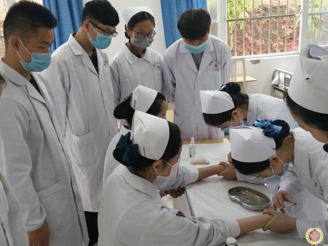 四川红十字卫生学校怎么样(四川红十字卫生学校一天的课程)