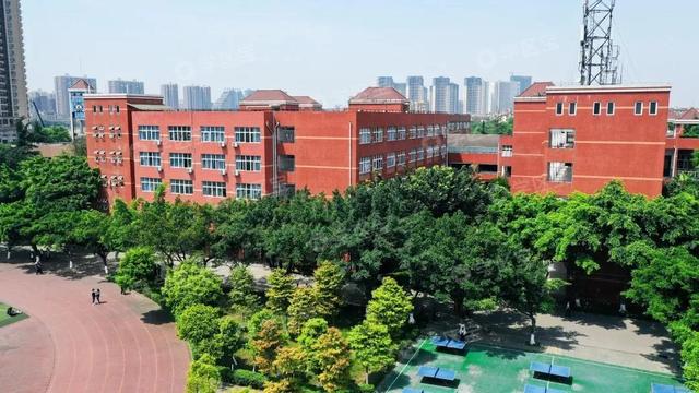 成都哪家学校好(成都哪家化妆学校好)
