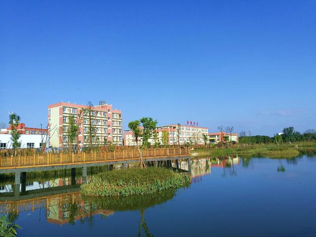 眉山市彭山区职业高级中学(眉山市彭山区职业高级中学怎么样)