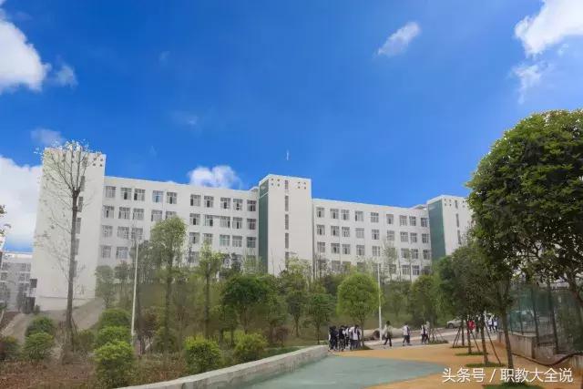 南充技师学院(南充技师学院潆溪校区)