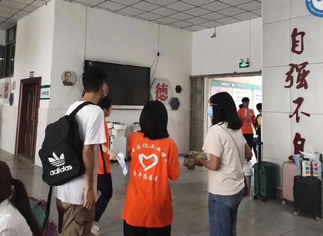 成都石化工业学校怎么样(成都石化工业学校官网)