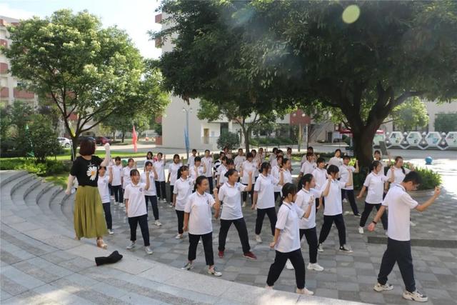 成都石化工业学校怎么样(成都石化工业学校官网)
