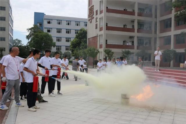 成都石化工业学校怎么样(成都石化工业学校官网)