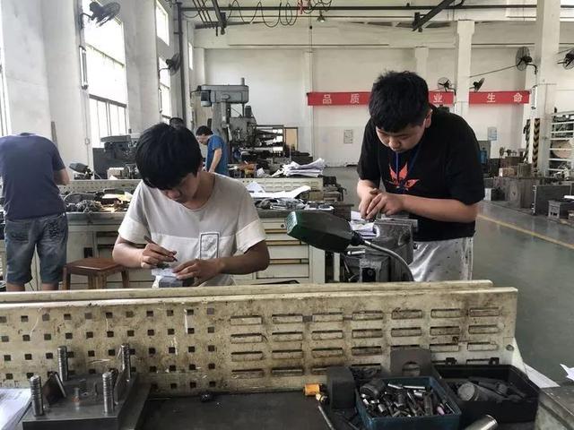 雅安职业中学(雅安职业中学02级)