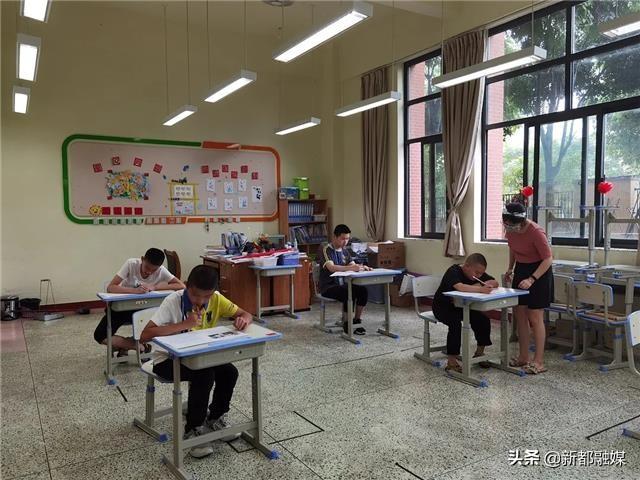 成都新都职高学校(成都新都智选假日酒店)