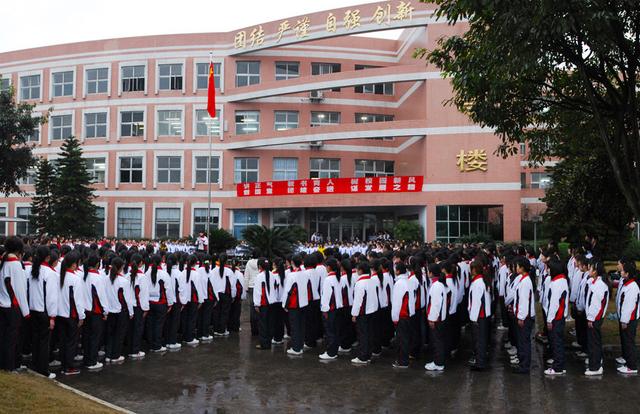 南充卫校学费多少钱(潍坊卫校学费多少钱)