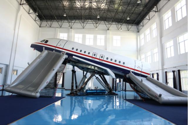成都航空职业旅游学校(成都航空职业旅游学校学费)