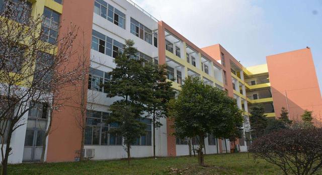 四川国盛技工学校是公办还是民办(四川国盛技工学校贴吧)
