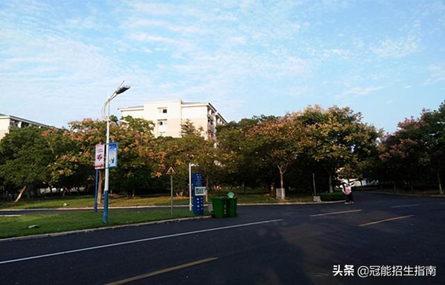 成都卫生学校好吗(成都铁路卫生职业学校学费)