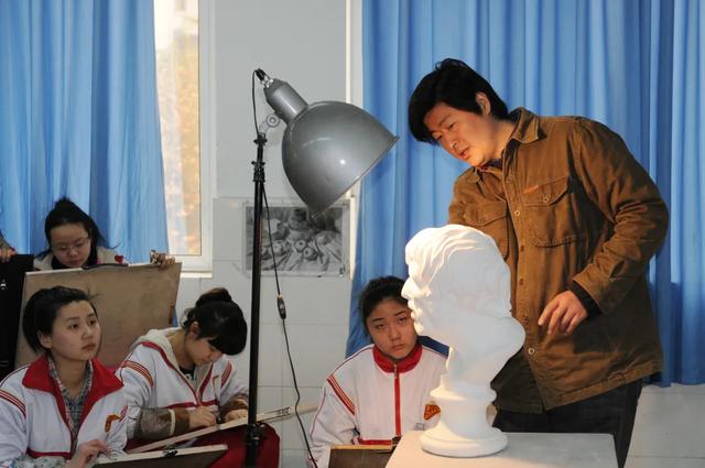 成都金融专业技术学校(成都金融专业可以报哪些学校)